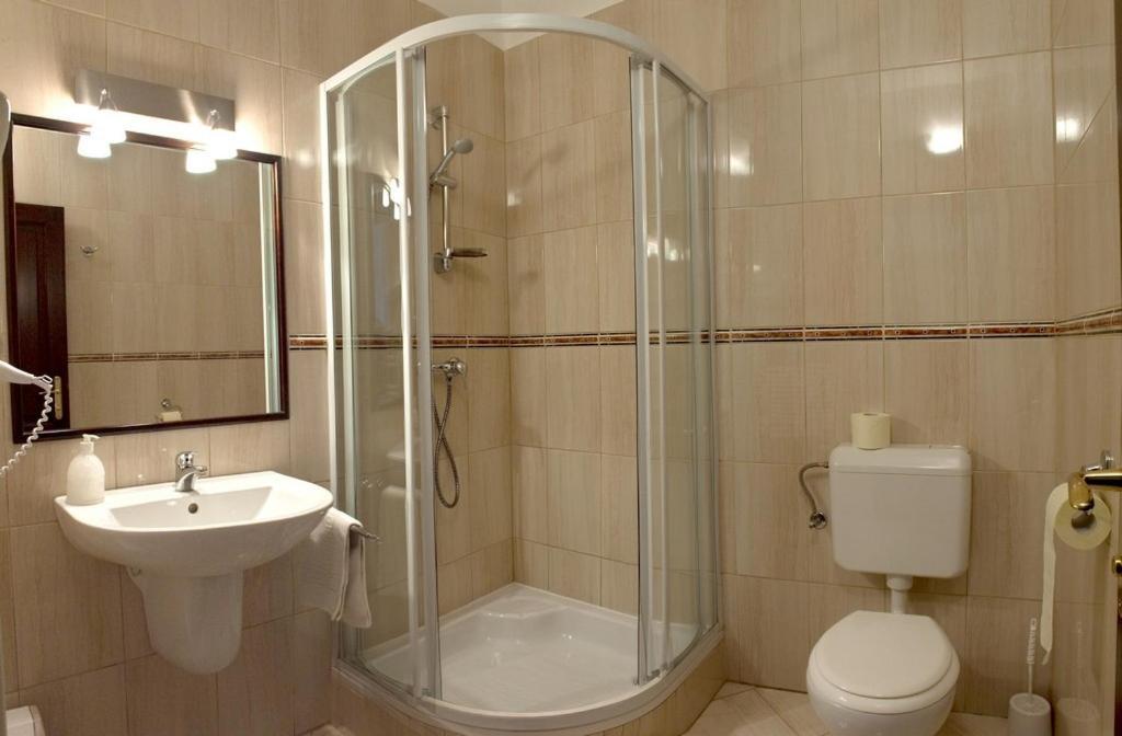 Adler Hotel Budaors Room photo