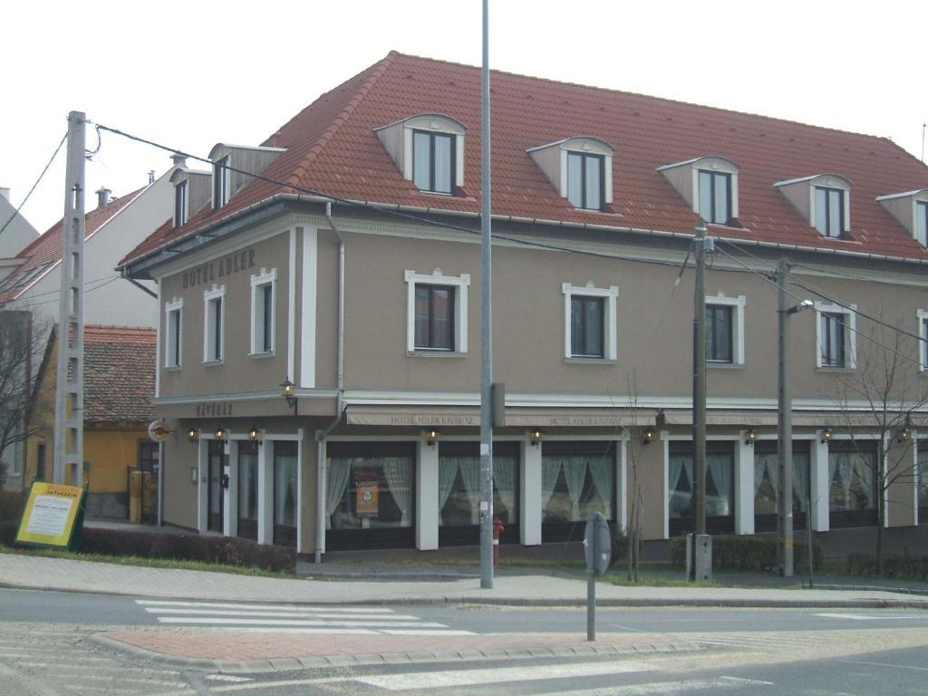 Adler Hotel Budaors Exterior photo